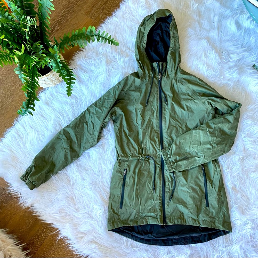 Hi-lo, cinched waist Columbia rain jacket in green